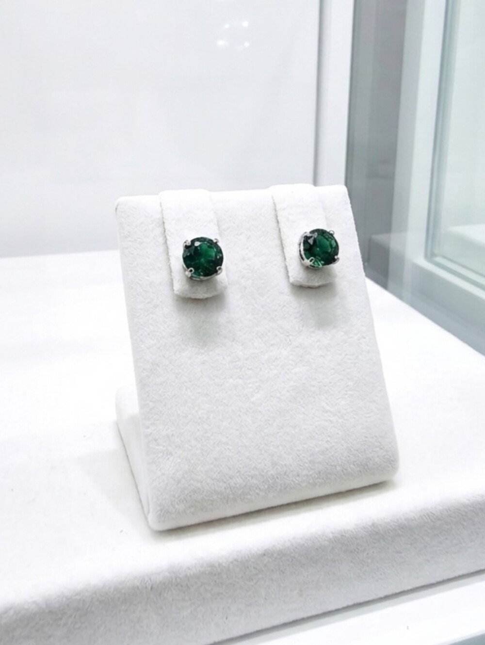 925 Sterling Silver Emerald Green Stud Earrings [3.5mm] - Picture 3 of 4